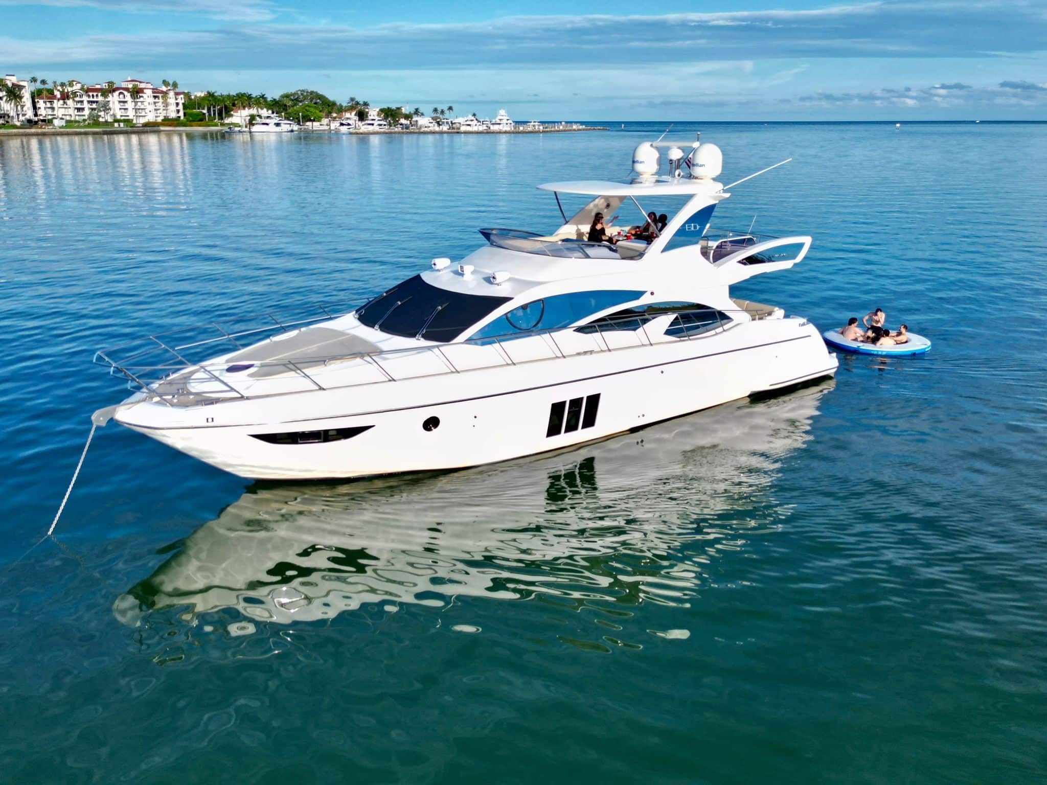 60 ft Azimut Freedom yacht cruising Biscayne Bay Miami