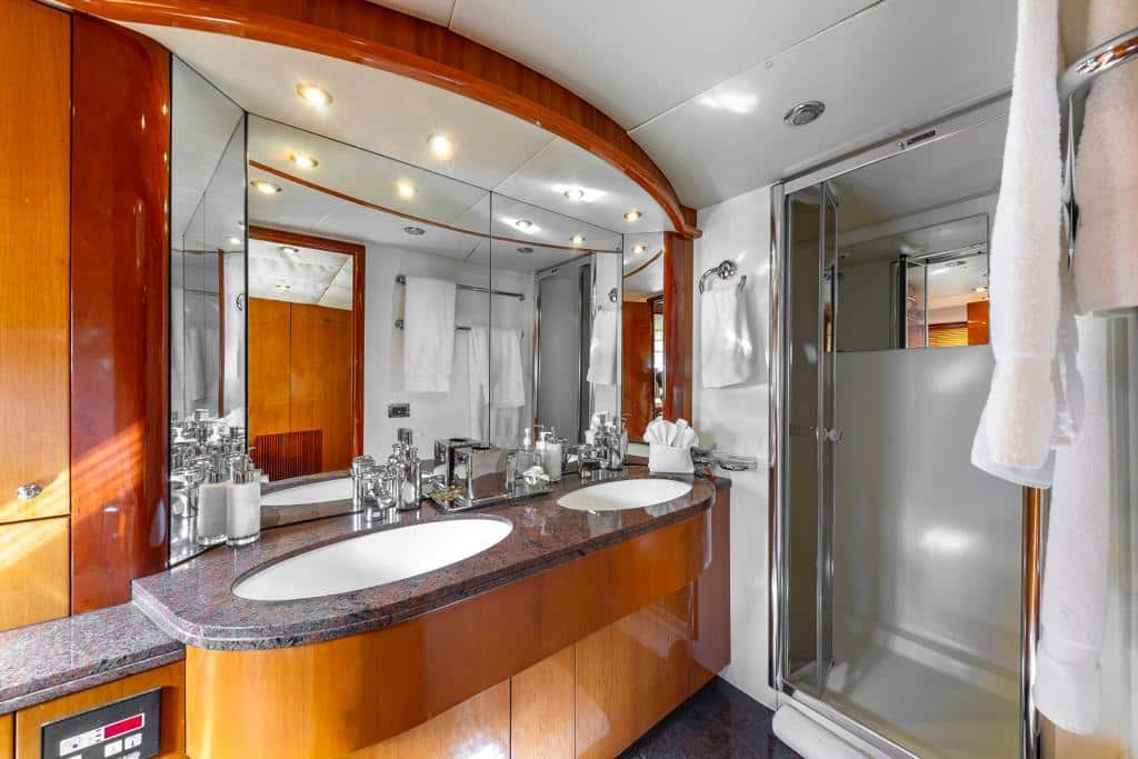 Sunset charter on 84 ft Sunseeker yacht Miami Beach