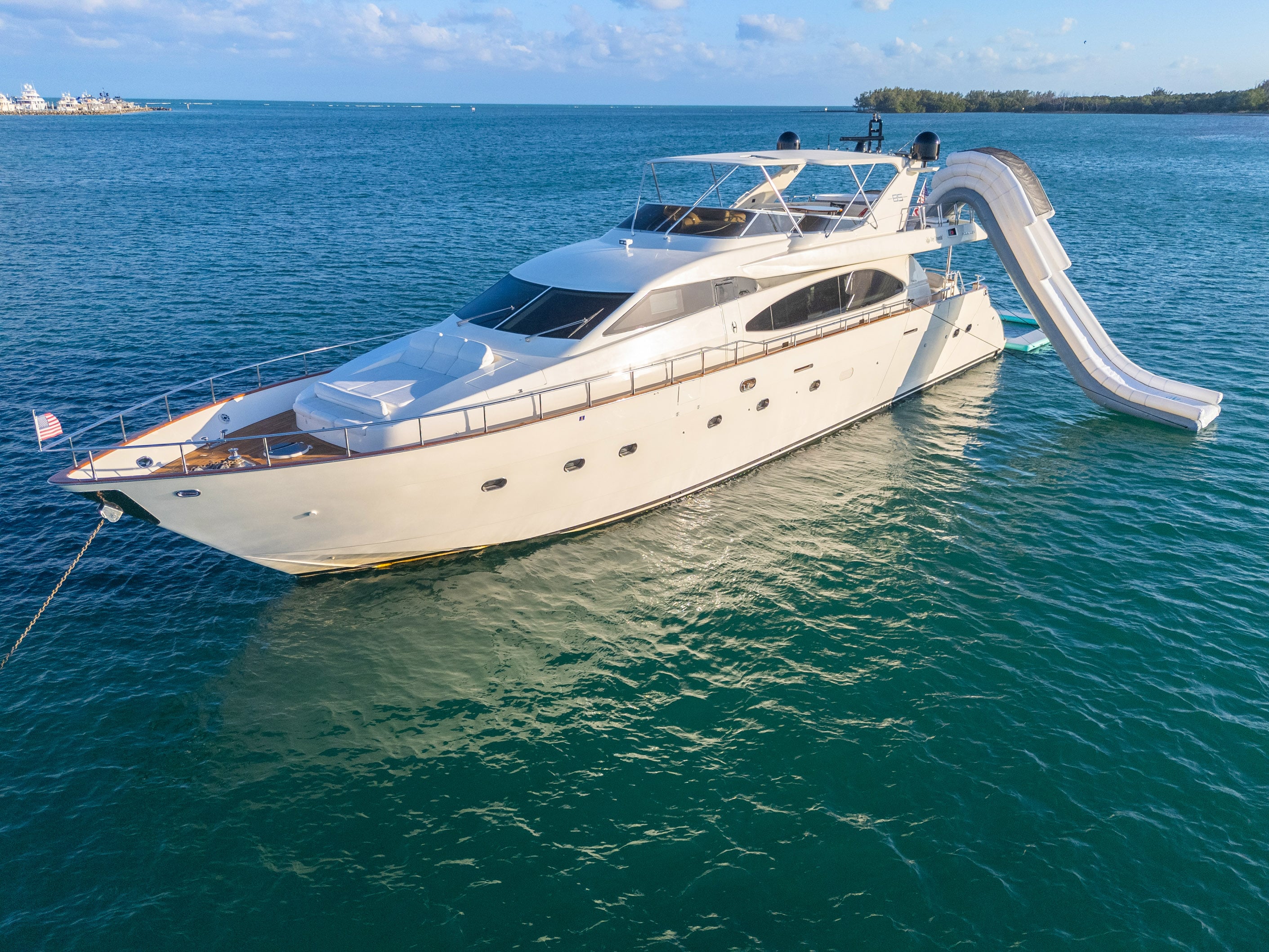 90 ft Azimut Day Dreamin yacht cruising Biscayne Bay Miami