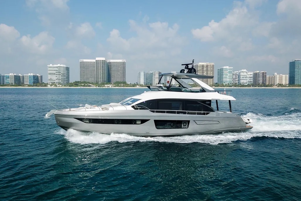 70 ft Azimut 2023 yacht cruising Biscayne Bay Miami