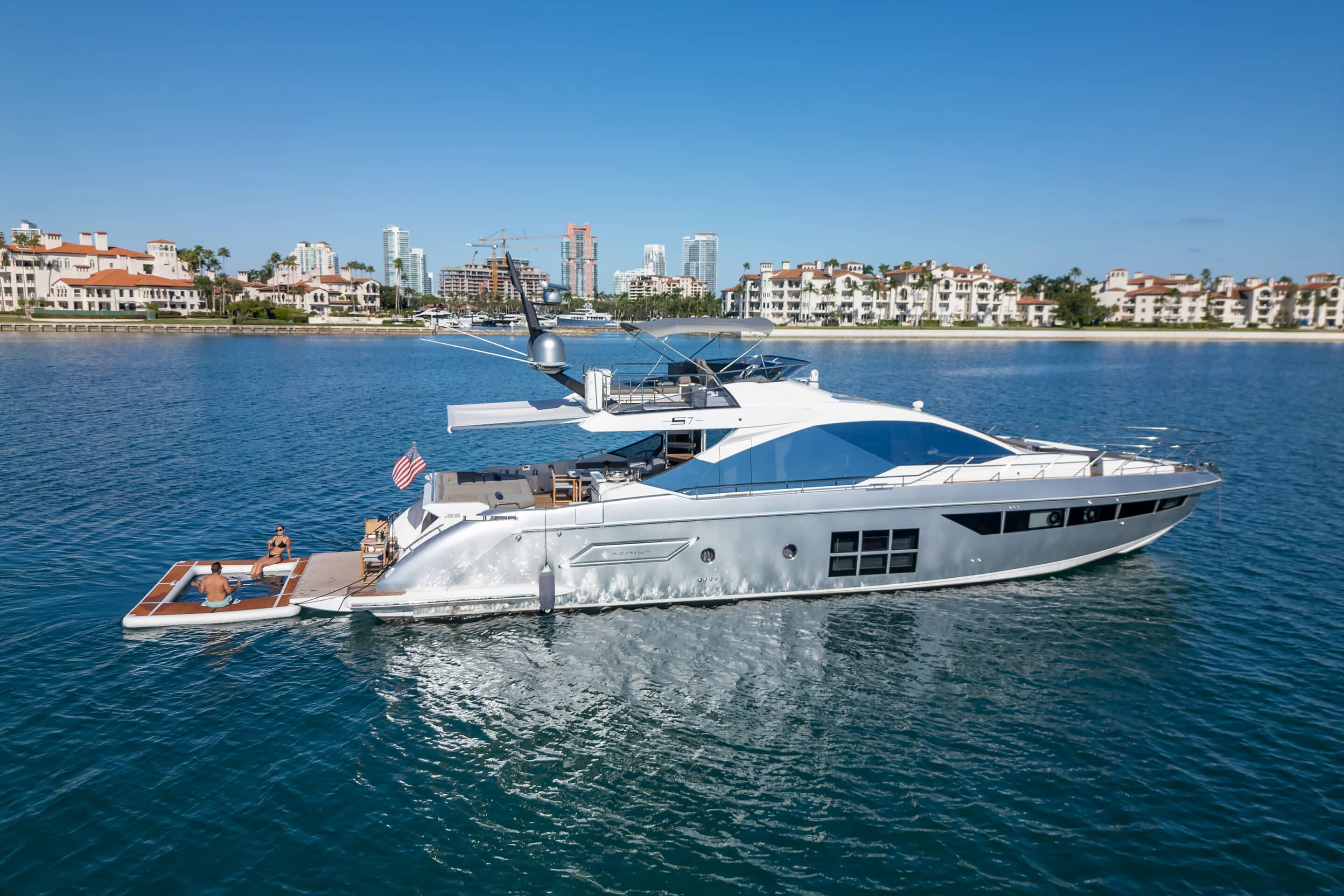72 ft Azimut yacht cruising Biscayne Bay Miami