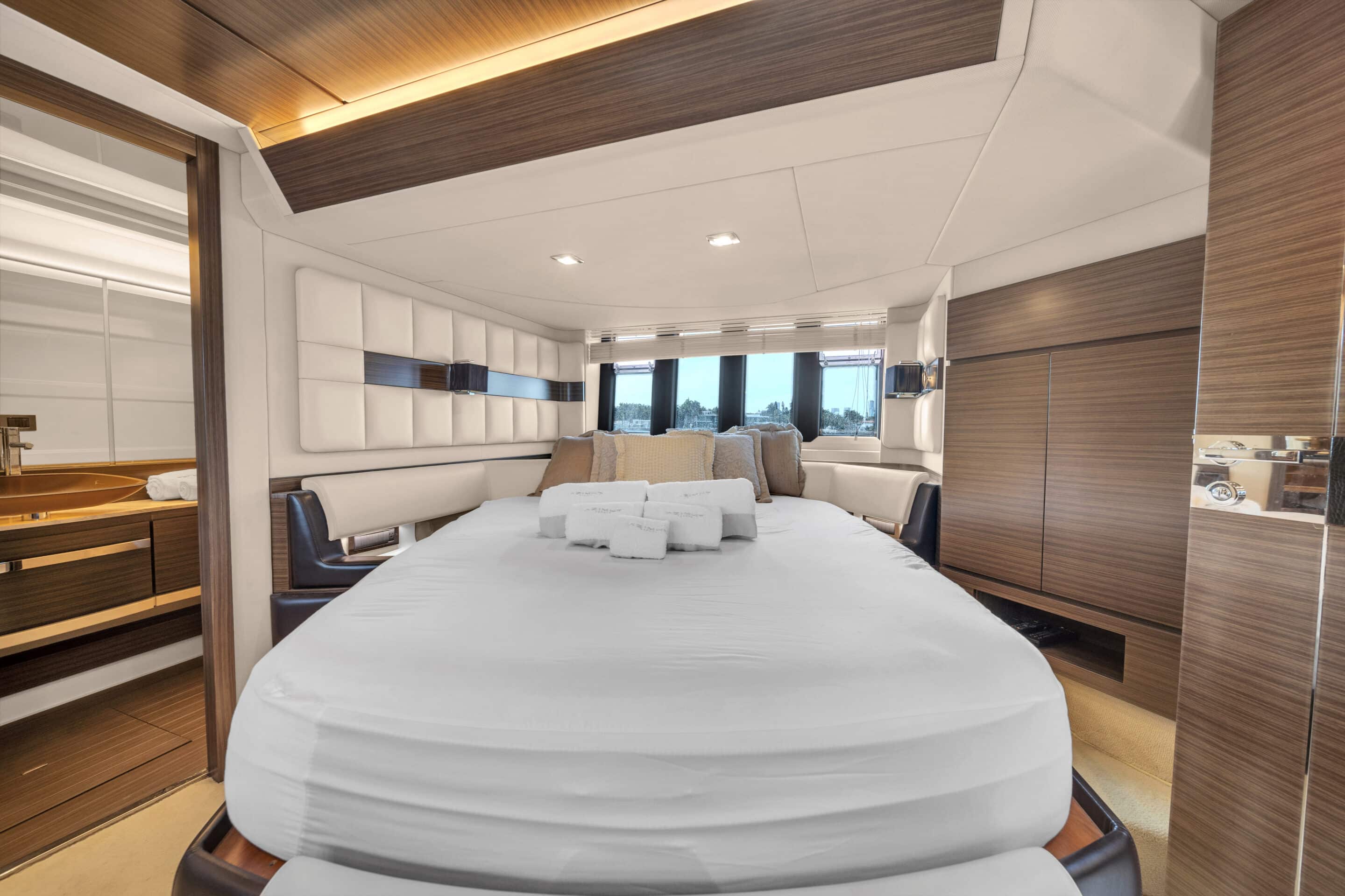 Sunset charter on 64 ft Azimut Deon yacht Miami Beach