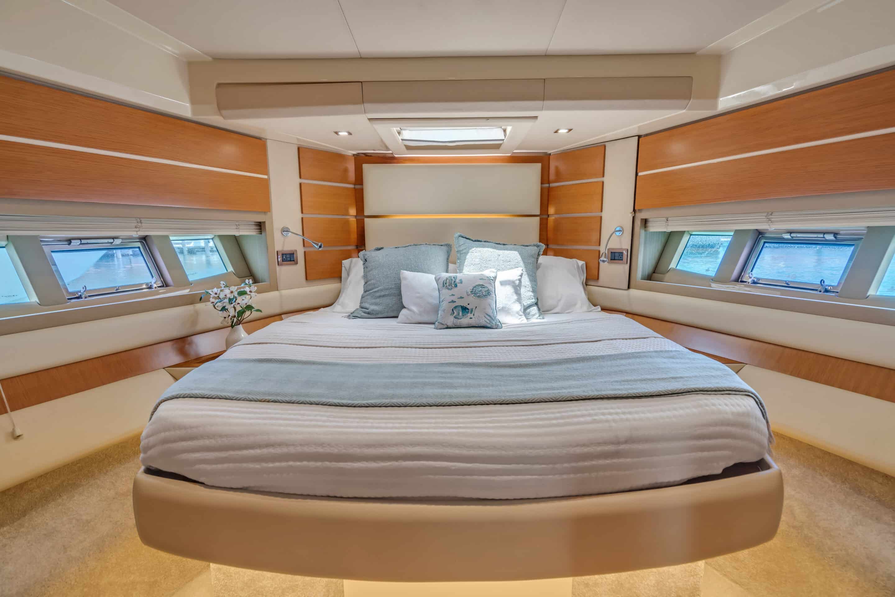 60 ft Azimut Freedom yacht day charter on Biscayne Bay